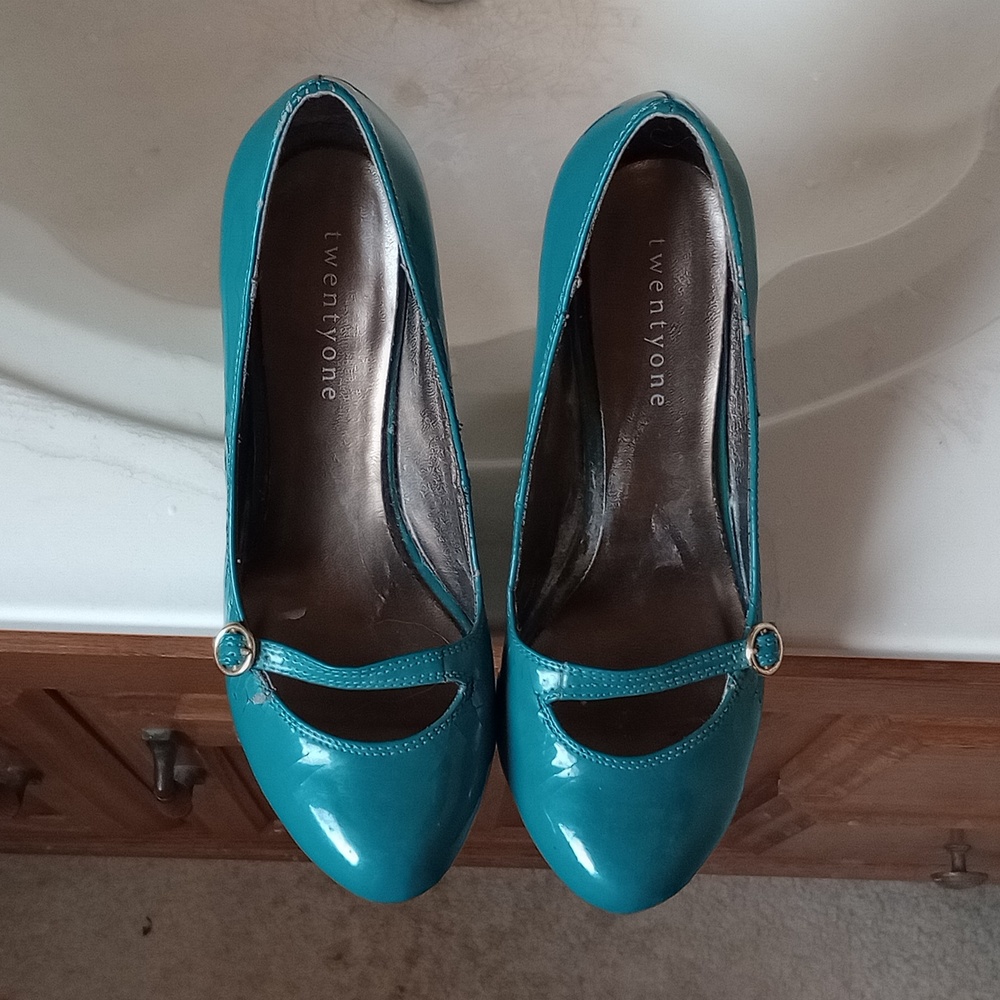 Women's teal heels. Size 5.5 or 6.